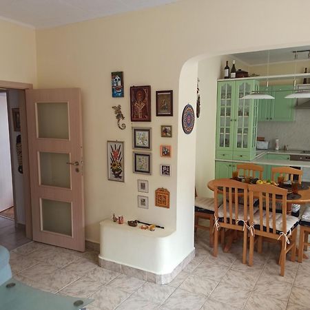 Apartment Maddie Teteven Bagian luar foto