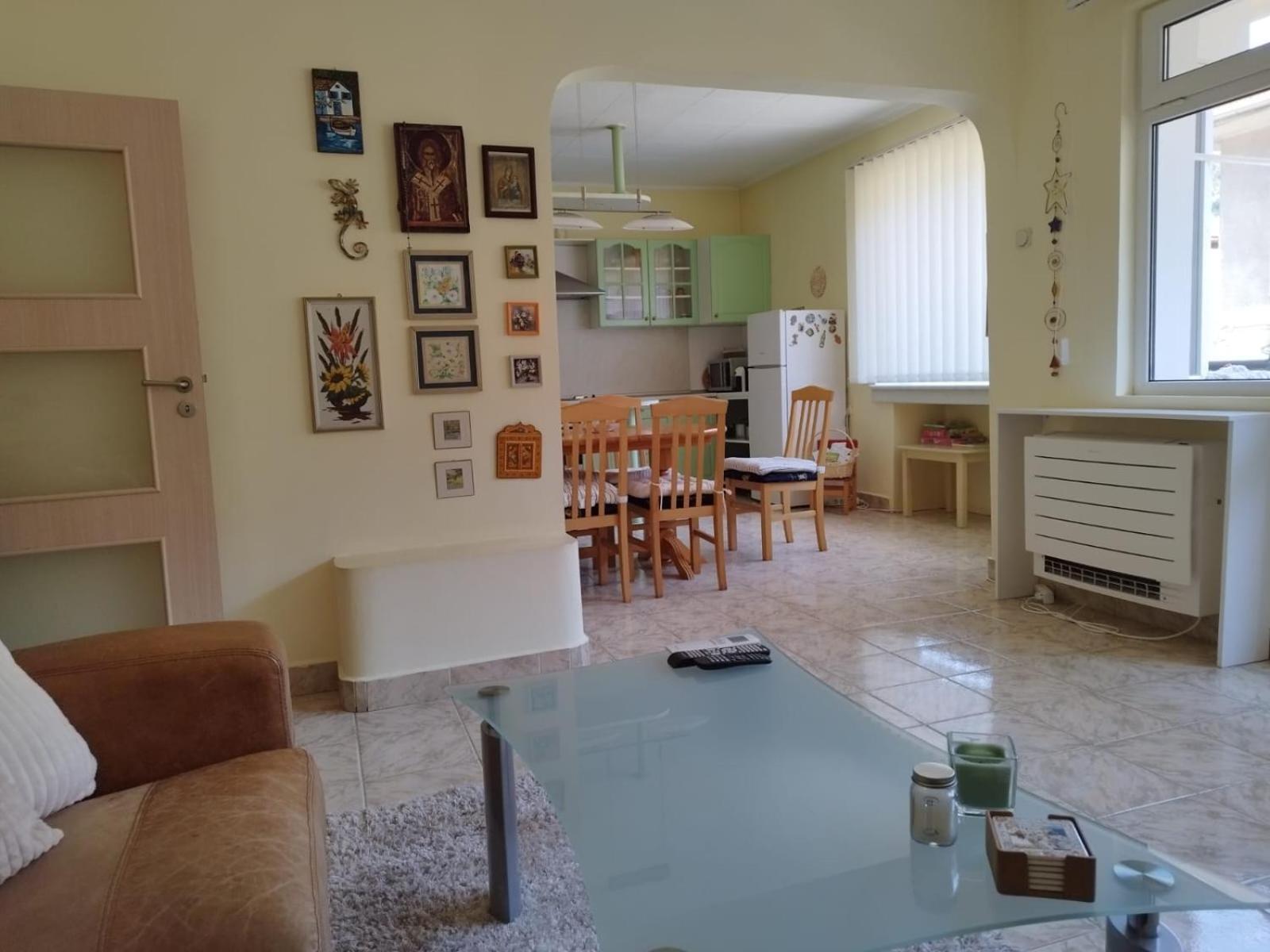 Apartment Maddie Teteven Bagian luar foto