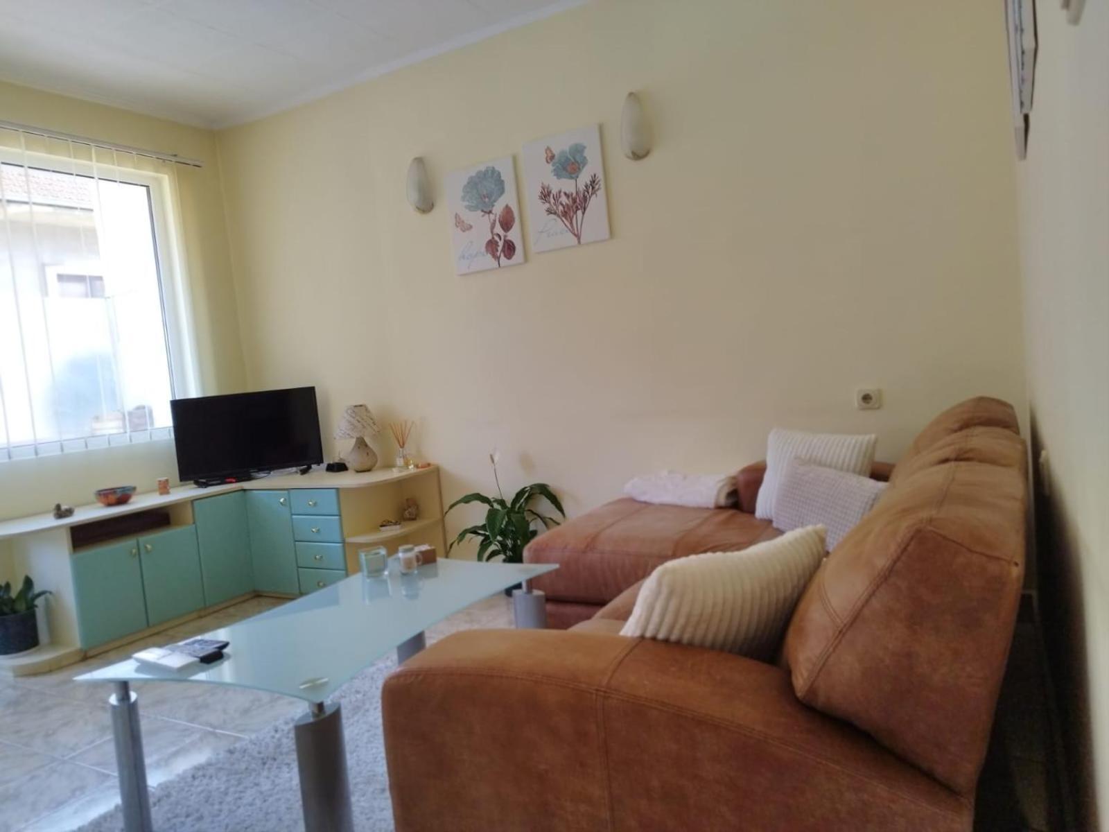 Apartment Maddie Teteven Bagian luar foto