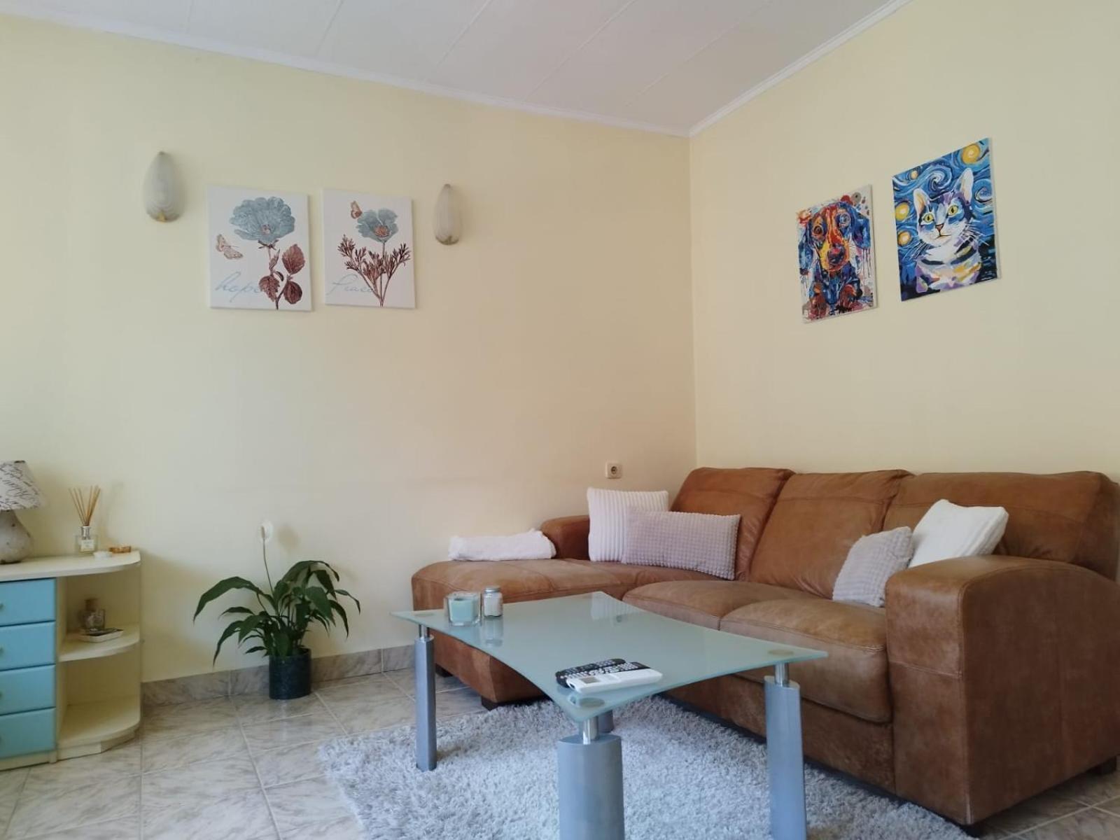 Apartment Maddie Teteven Bagian luar foto